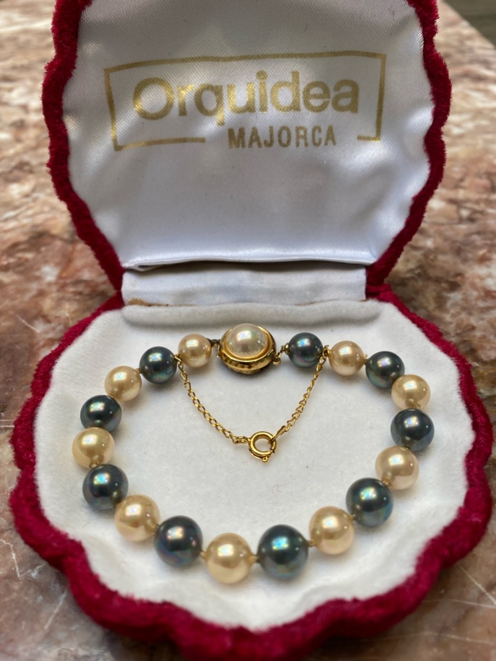 Orquidea Majorca Two-Tone Pearl imitation  Bracelet in Cream and Gray